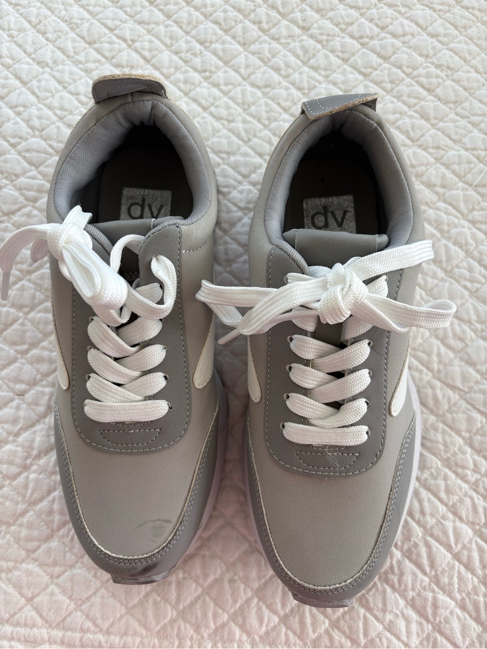 DV by Dolce Vita Bossy Gray Sneakers with White Laces US 7 women’s